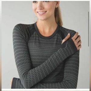 🌺 RARE 🌺Lululemon Patterned Long Sleeve Top🌺